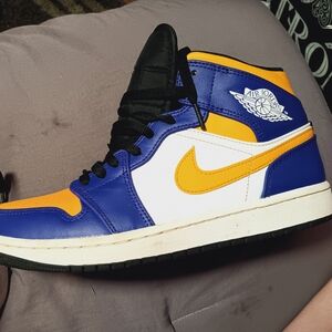 Nike Air Jordan Mid 1
